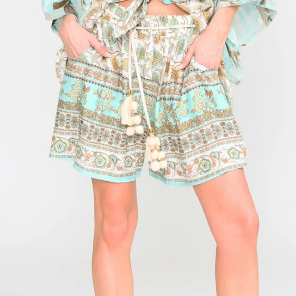 NWT Aratta Forever Lilies Shorts. Medium. High Rise - Picture 3 of 10